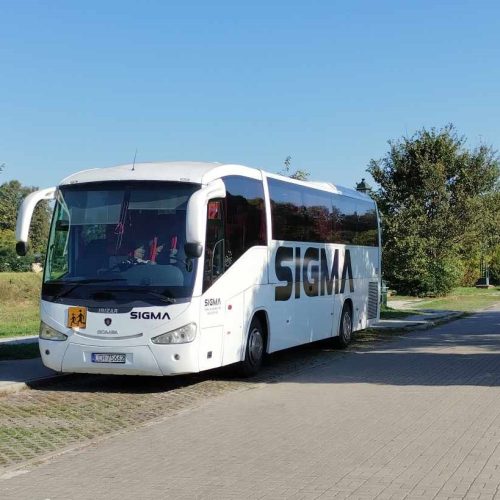 autokar sigma na wynajem widok z przodu